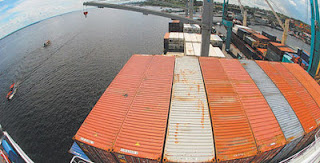 Falta de práticos para atender cabotagem gera atrasos de até quatro dias nos portos de Manaus e Macapá. Operadoras temem que a deficiência inviabilize o serviço